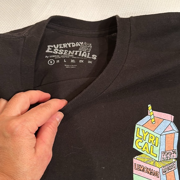 H & M Black t-shirt Size S //Everyday Essentials Lemonade Black t shirt size S - Picture 4 of 8